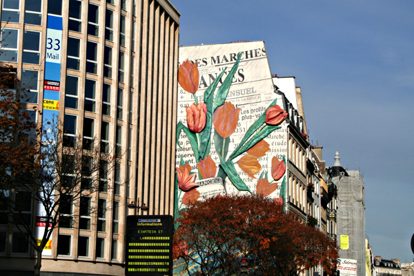 Наружная реклама в Париже