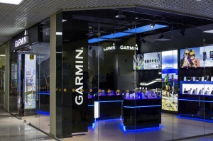 Оформление фирменного магазина Garmin