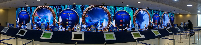 Светодиодный экран в зоне касс Москвариума