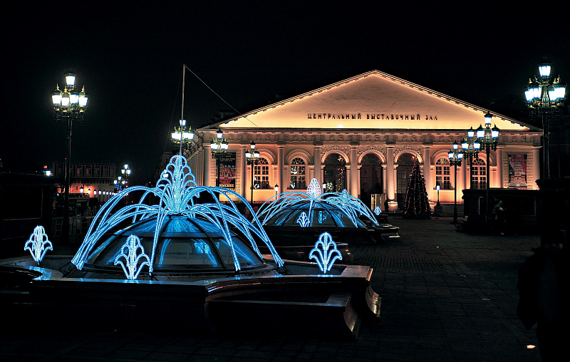 Светодиодный фонтан с эффектом текущей воды на Манежной площади.