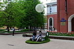 Дополнительное изображение работы Световые инсталляции цветы-светильники с диванчиками или скамейками
